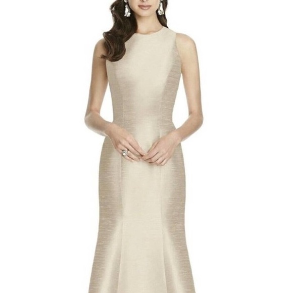 Alfred Sung Formal Trumpet Gown / Dress Sleeveless Back Bow in Champagne, Size 0 - Picture 16 of 17
